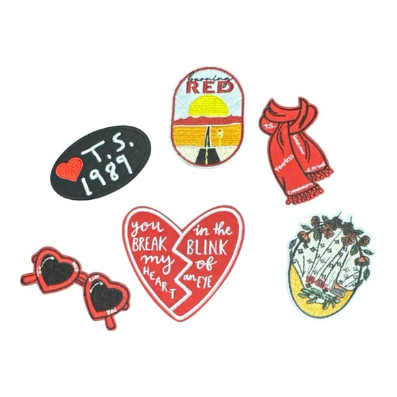 Taylor Swift Puzzle Book with Patches - Picture 2 of 7